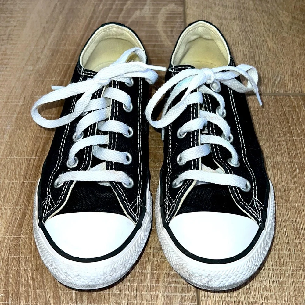 Black Converse Allstars Size 1.0 YOUTH - Picture 1 of 7